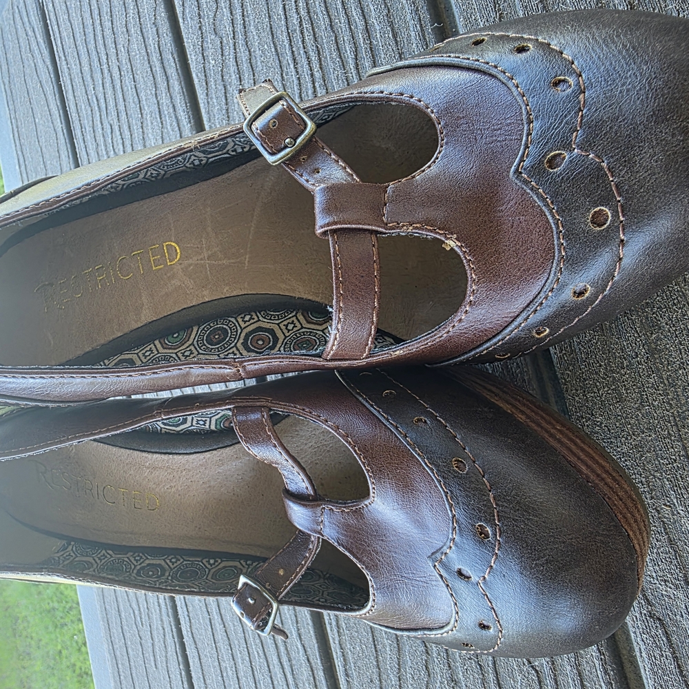 Elegant Brown Wedge Shoes - Picture 5 of 6